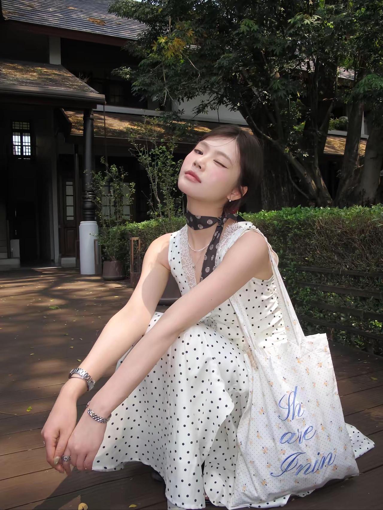 紧紧相依的心如何say good bye.碎花裙 度假穿搭 初夏穿搭