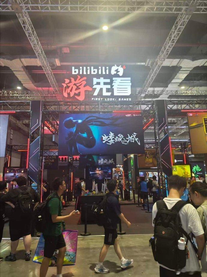 现场的cos小姐姐真的都好好看啊 ，大家都大卡了吗？ 能见到1000位游戏动漫c