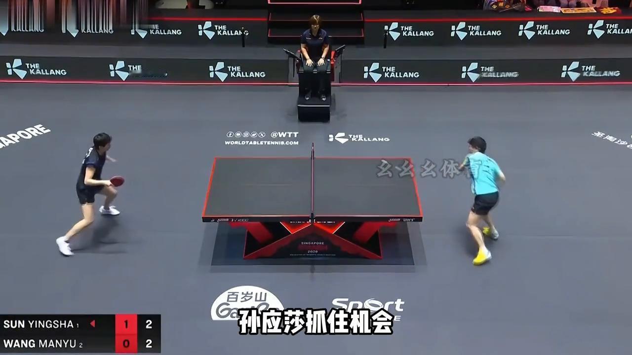 赛场上的孙颖莎，一记原地起跳爆冲，爆发力拉满，眼神坚定又霸气。
每一次腾空都是全