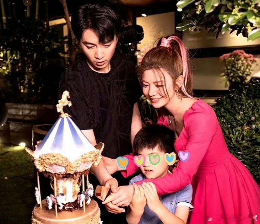 陈晓和陈妍希虽然已经离婚，但陈晓妈妈仍然会帮忙带孙子，这条热搜看着让人心里一暖。
