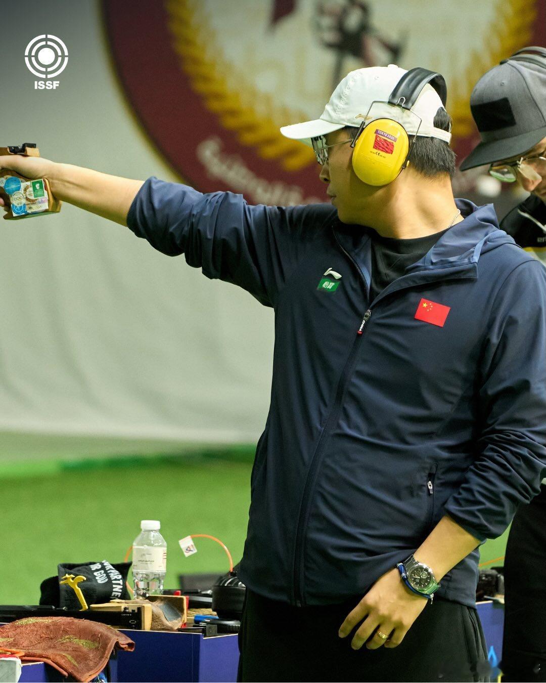 射击世界杯总决赛男子25米手枪速射，奥运冠军 33中夺得中国队第三枚金牌另外一位