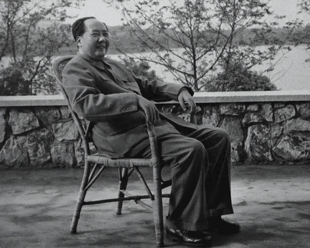 李敏挺着个大肚子，独自到中南海探亲，毛主席生气：小孔太不像话
1972年2月下旬