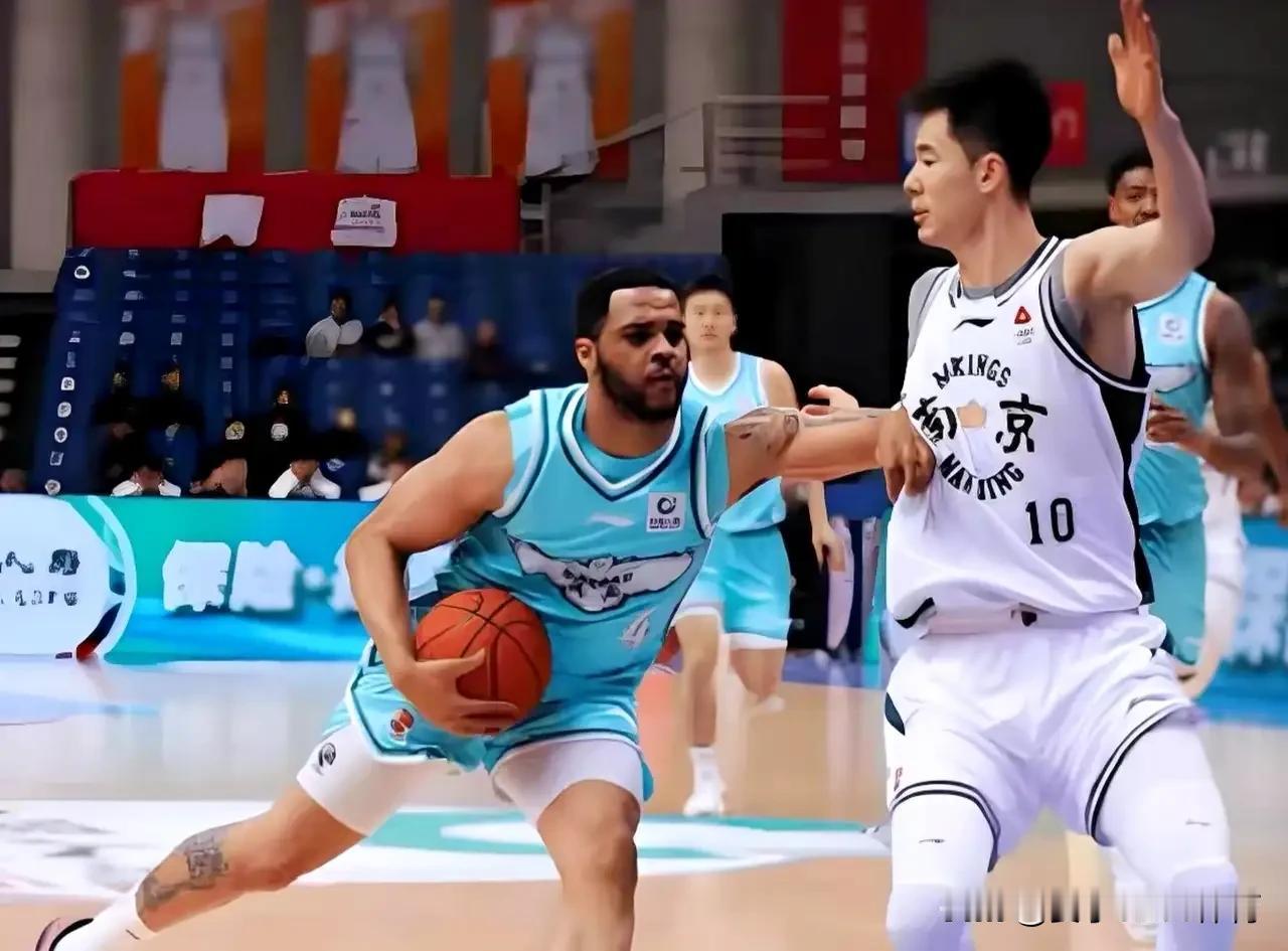 青岛虽然赢了，但我高兴不起来；同曦尽管输了，我还想给他们点赞

◎豪取三胜！昨晚