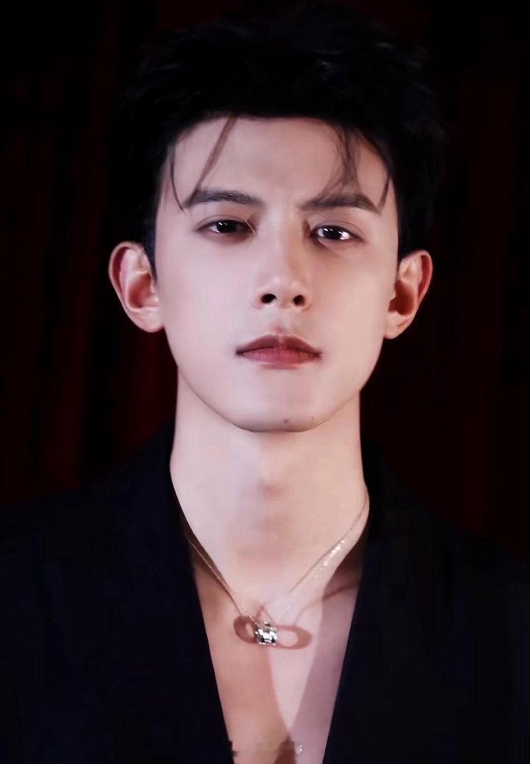 邓凯徐海乔抽中邓凯送的礼物你好星期六 还以为男明星送礼会是什么潮牌或者盲盒，结果