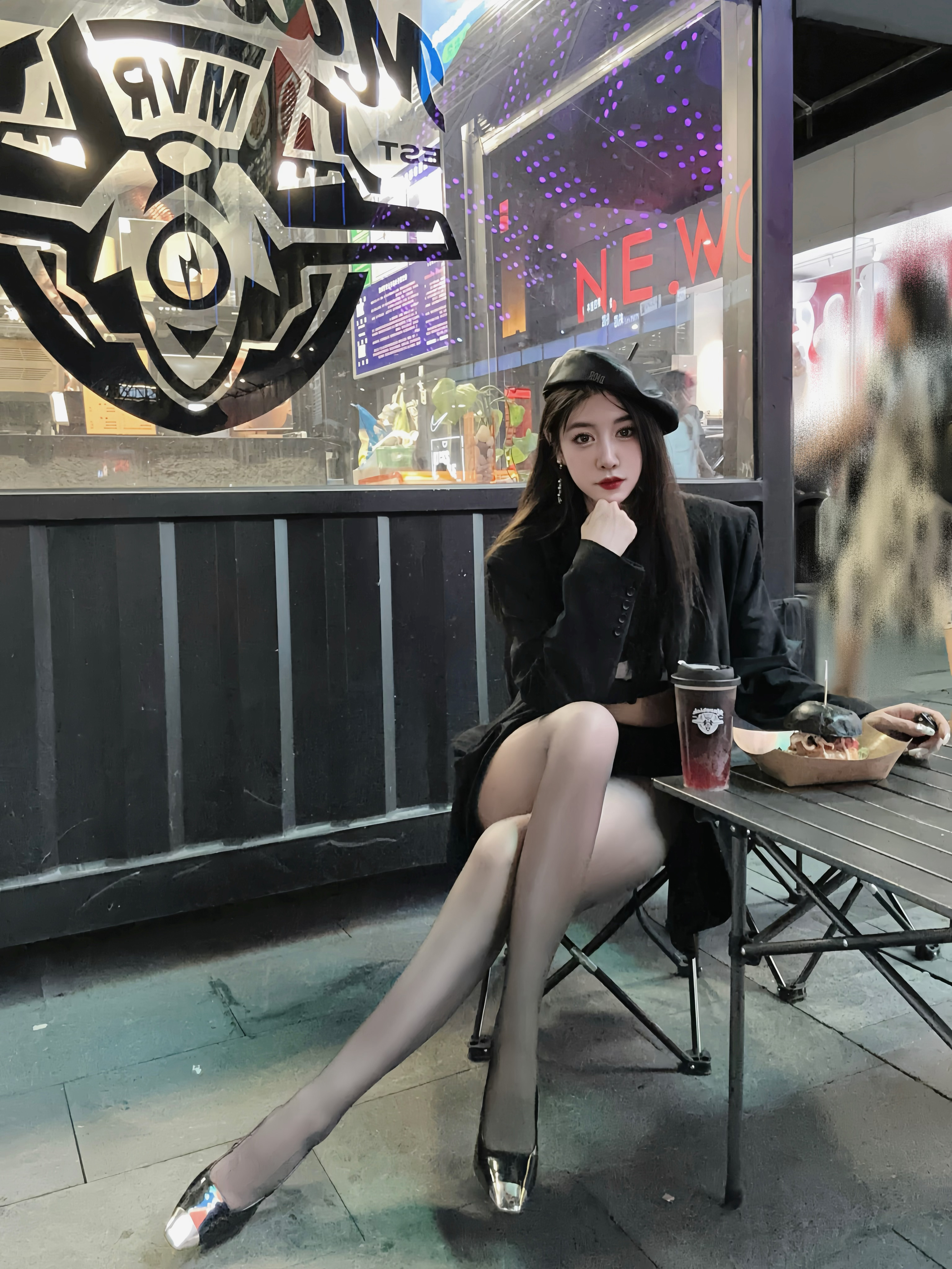 夜宵搞个路边🍔次次叭  ​​​