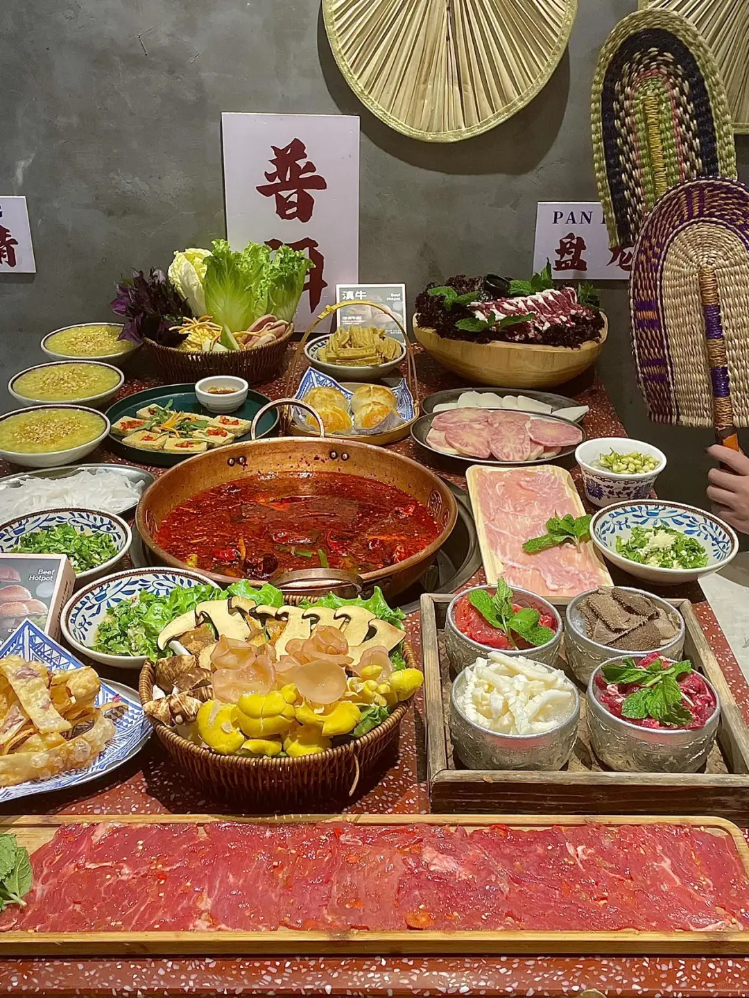 开胃酸汤火锅，喝汤吃肉来云南滇牛🍲