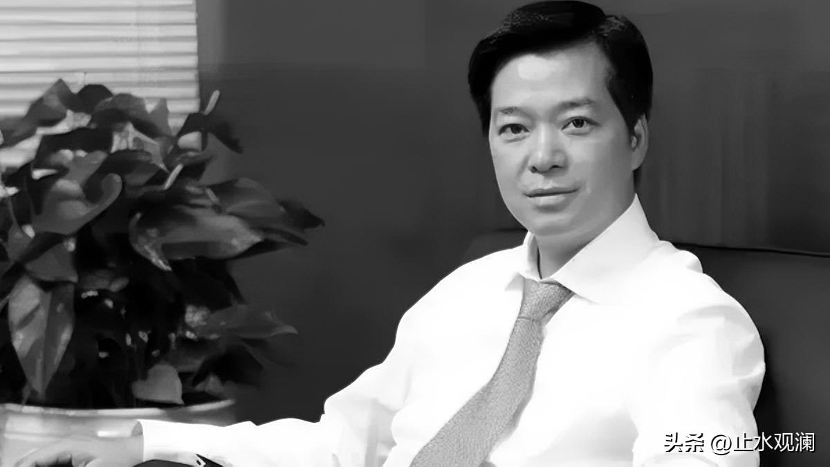57岁，曾昭雄走了。

公募转私募的先行者，拿过股票型基金冠军，管过220亿。他