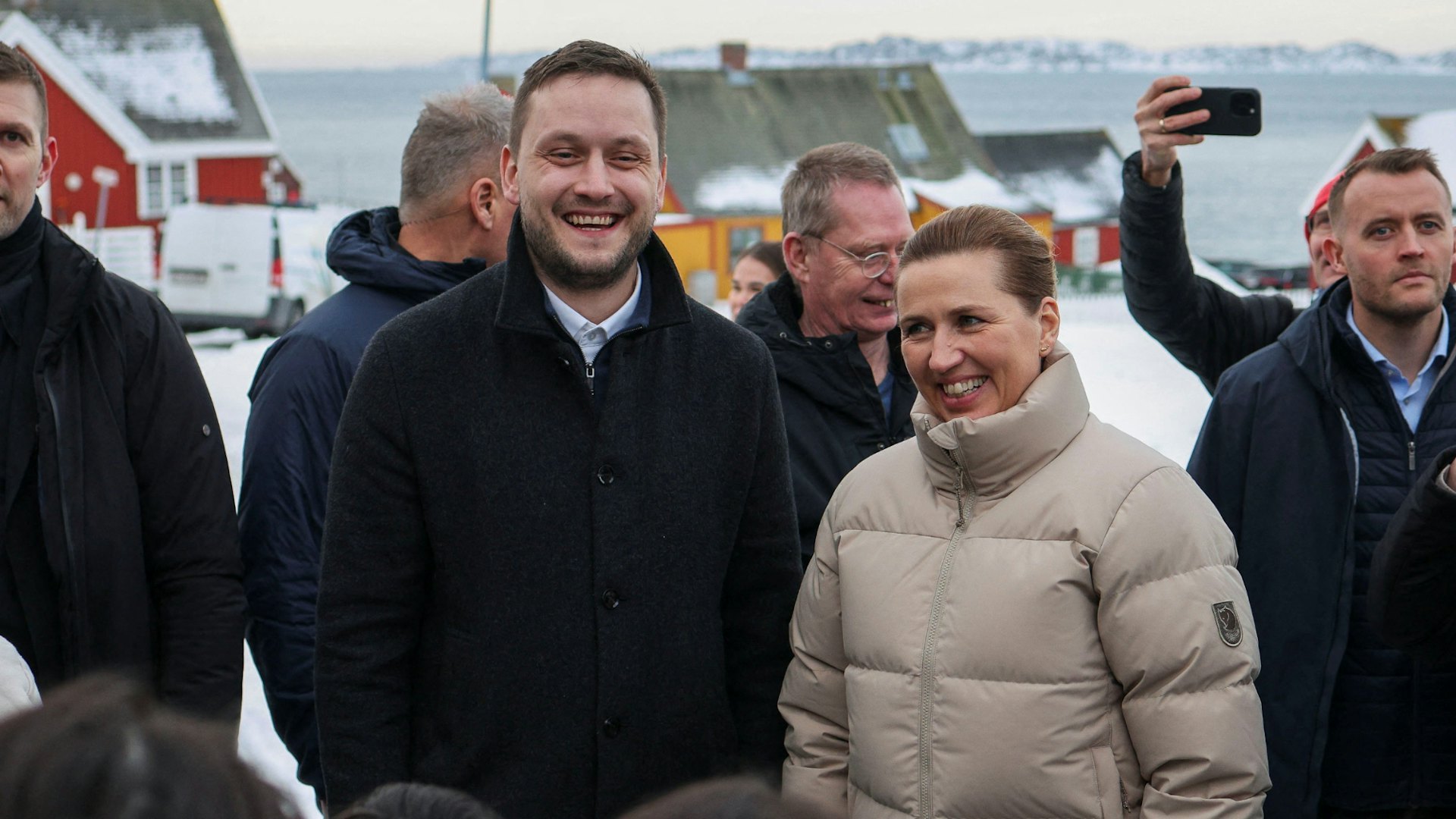 丹麦首相与格陵兰岛总理将访问柏林和巴黎，就美国试图接管格陵兰引发的危机寻求支持。