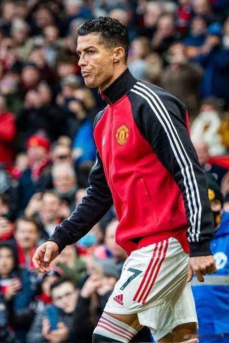 罗纳尔多之后的尤文图斯：
- 3个赛季0次联赛冠军

罗纳尔多之后的曼联：
- 