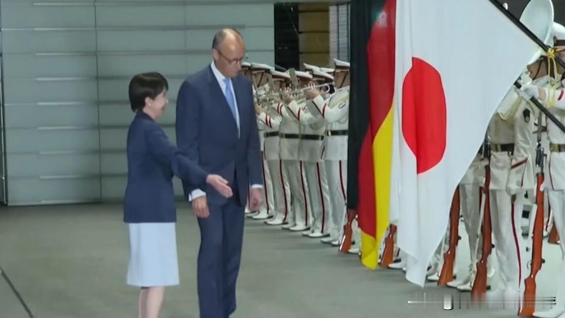 默茨会晤高市早苗：两个二战战败国谋划防务合作，历史警钟不能不鸣

10月28日，