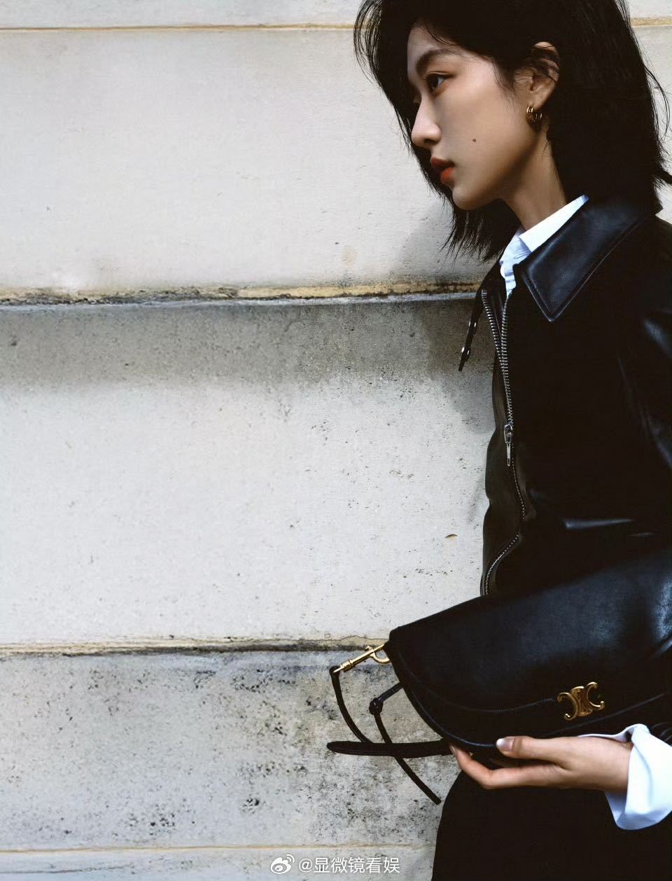 巴黎偶遇孙千 巴黎时装周闪光瞬间！走路带风气场全开，转身又跟偶遇路人热情合照❤️