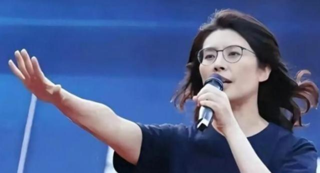 台湾蓝营终于摊牌了！郑丽文公开拒绝“一国两制”，不再模糊回避。这记重拳打向何方？