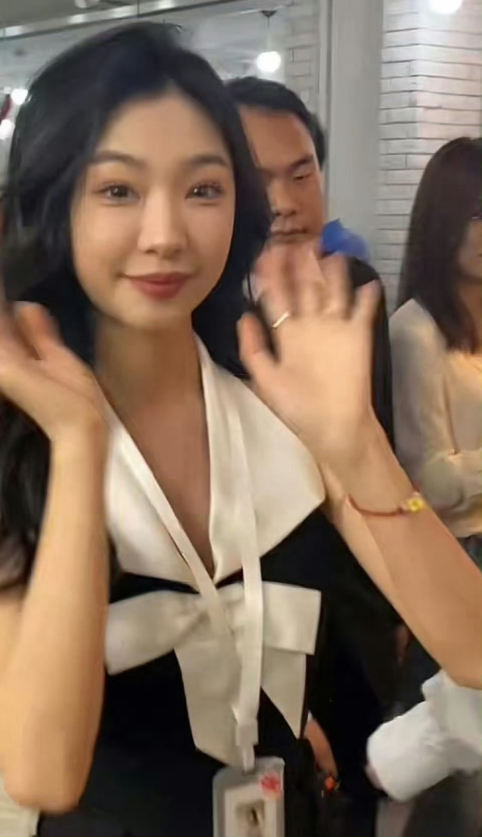 线下见到易梦玲真的好美，怪不得胡彦斌急着要名分 