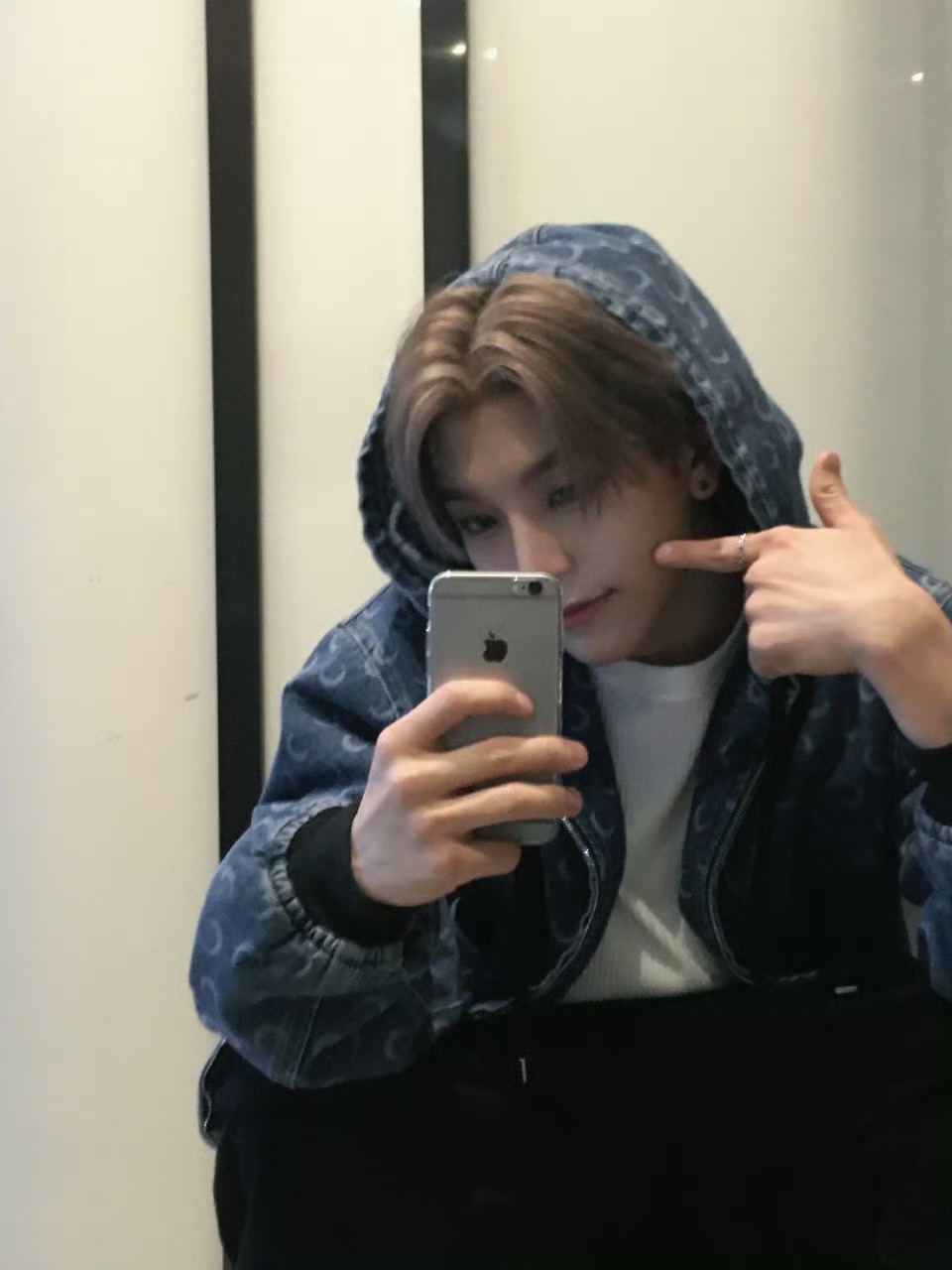 鑫隆 🐱 贺鑫隆廿一赴晓抟风淬芒 祝贺鑫隆21岁生日快乐！✨ 一路向前，初心不