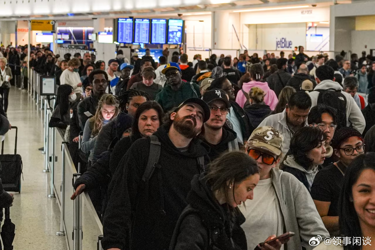 【ICE特工已在全美多个机场报到执勤】（CNN）截至周一下午，多名美国移民及海关