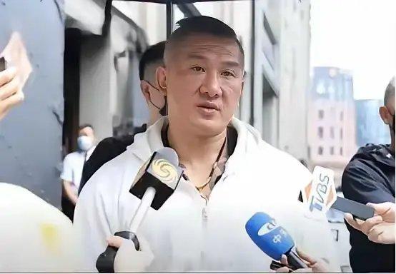 馆长再批黄智贤：你在大陆讲统一  讲给鬼听啊​针对青鸟嘲讽馆长“这么喜欢大陆，为
