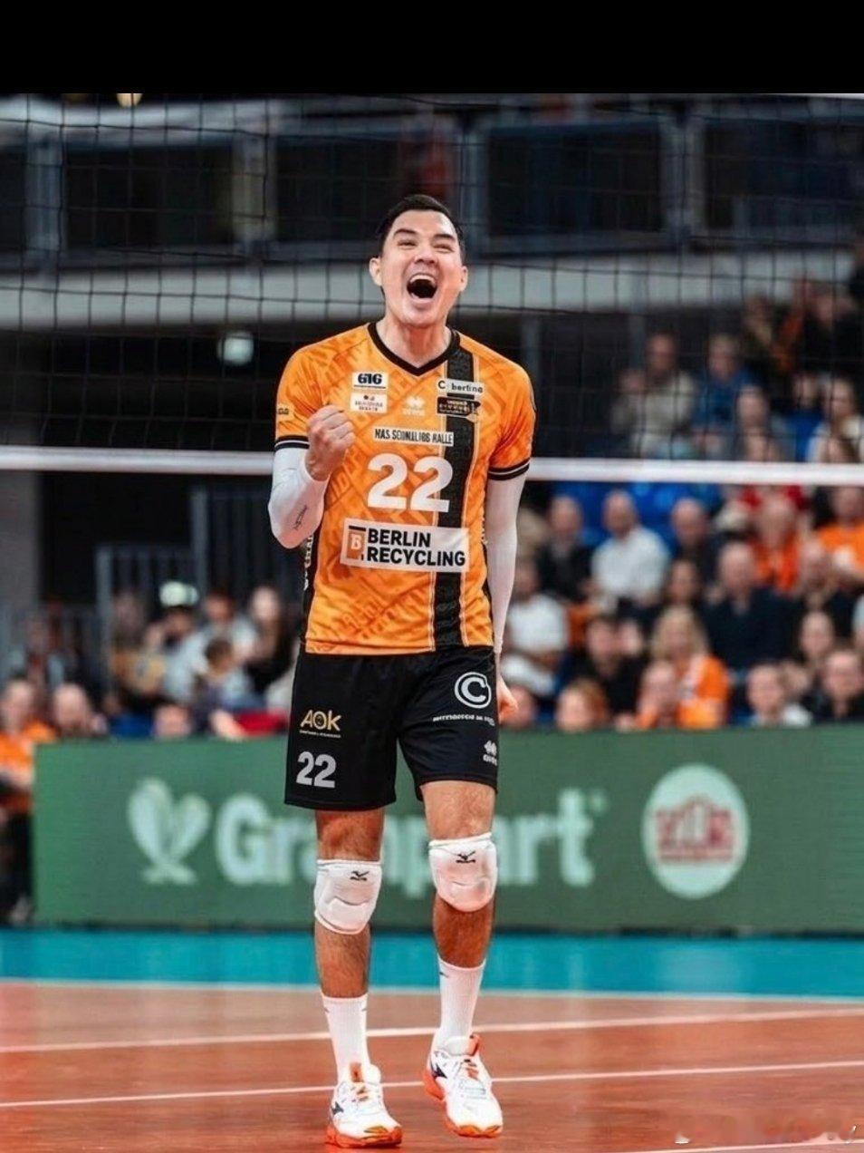 美国男排著名自由人埃里克·庄司2026/2027赛季将效力于德甲冠军球队柏林回收