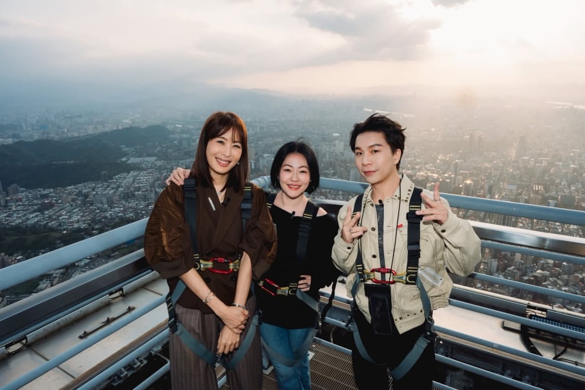 小S回归第二期 小S在台北101的花絮照 好美😘 