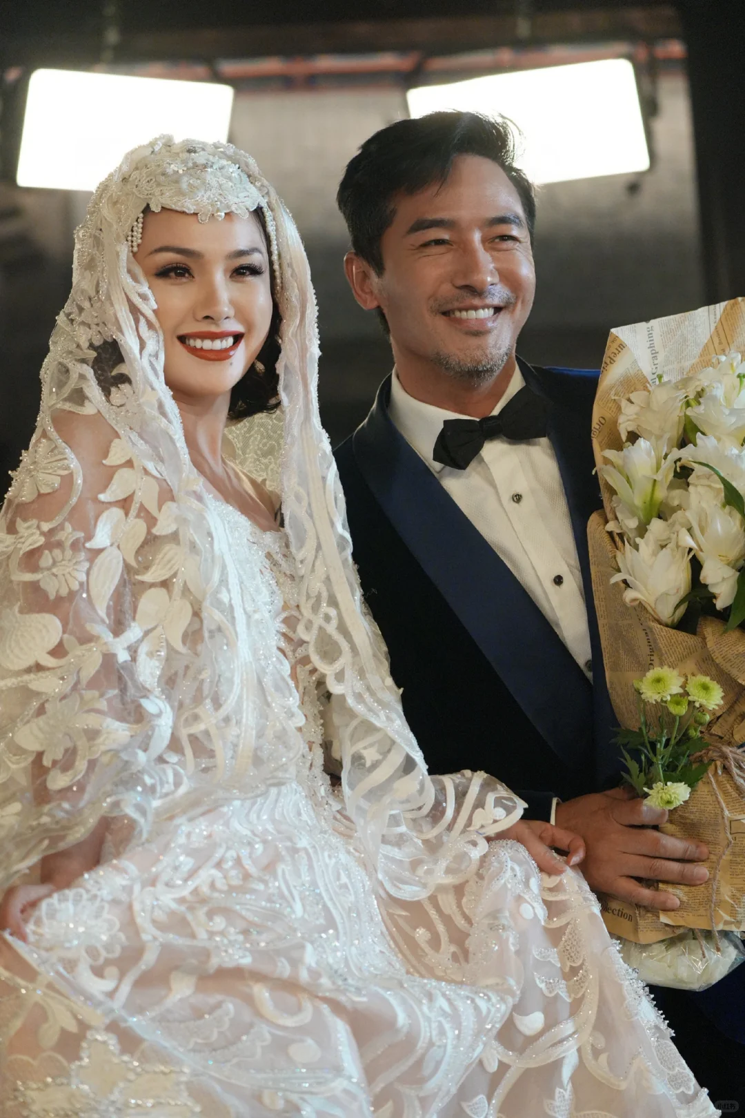 程莉莎晒十六年婚纱照对比，感叹婚姻不容易