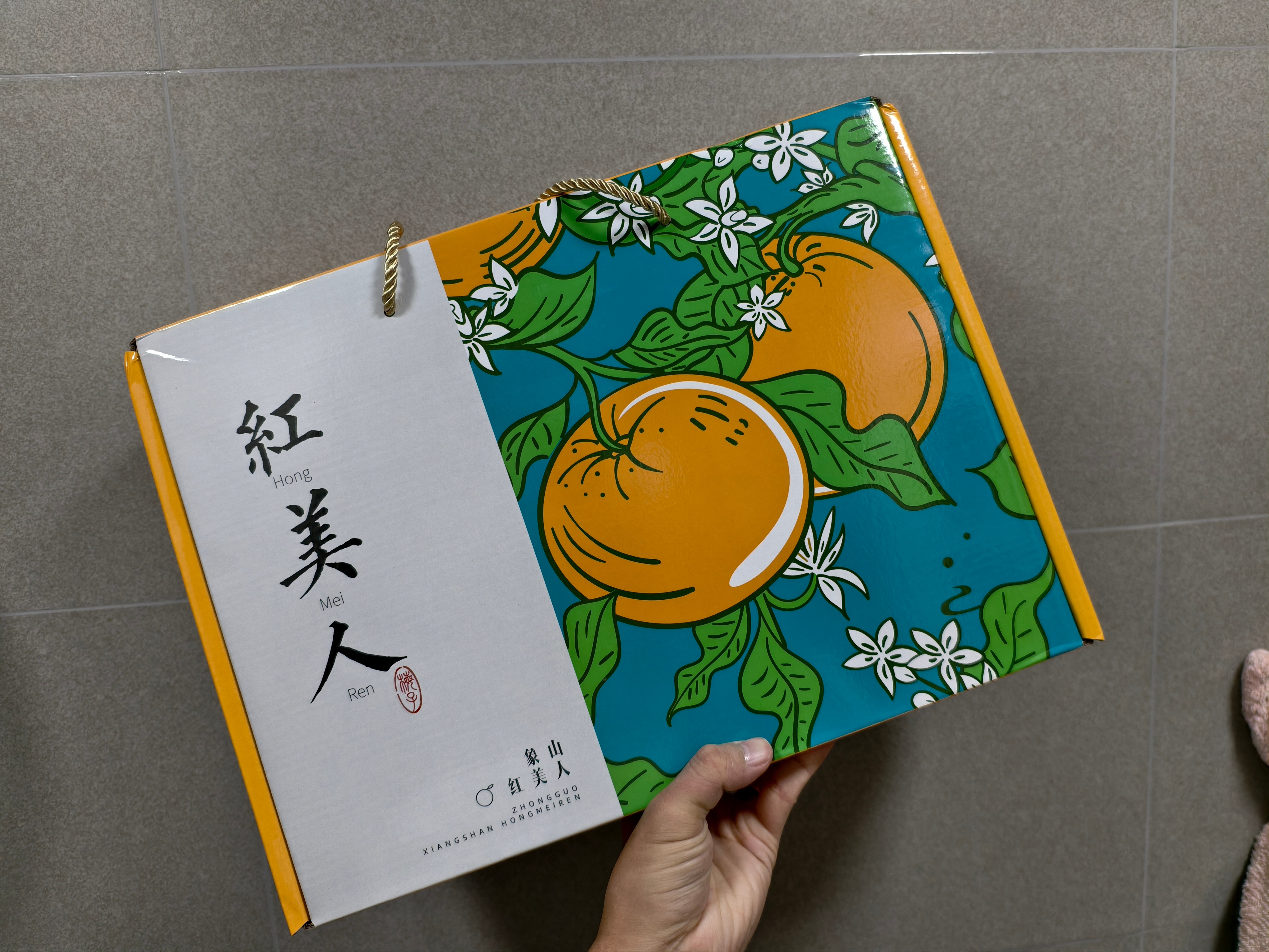 又收到了豆芽的投喂作为爱媛38号忠实粉丝吃了这个红美人我感觉要叛变了红美人个头比