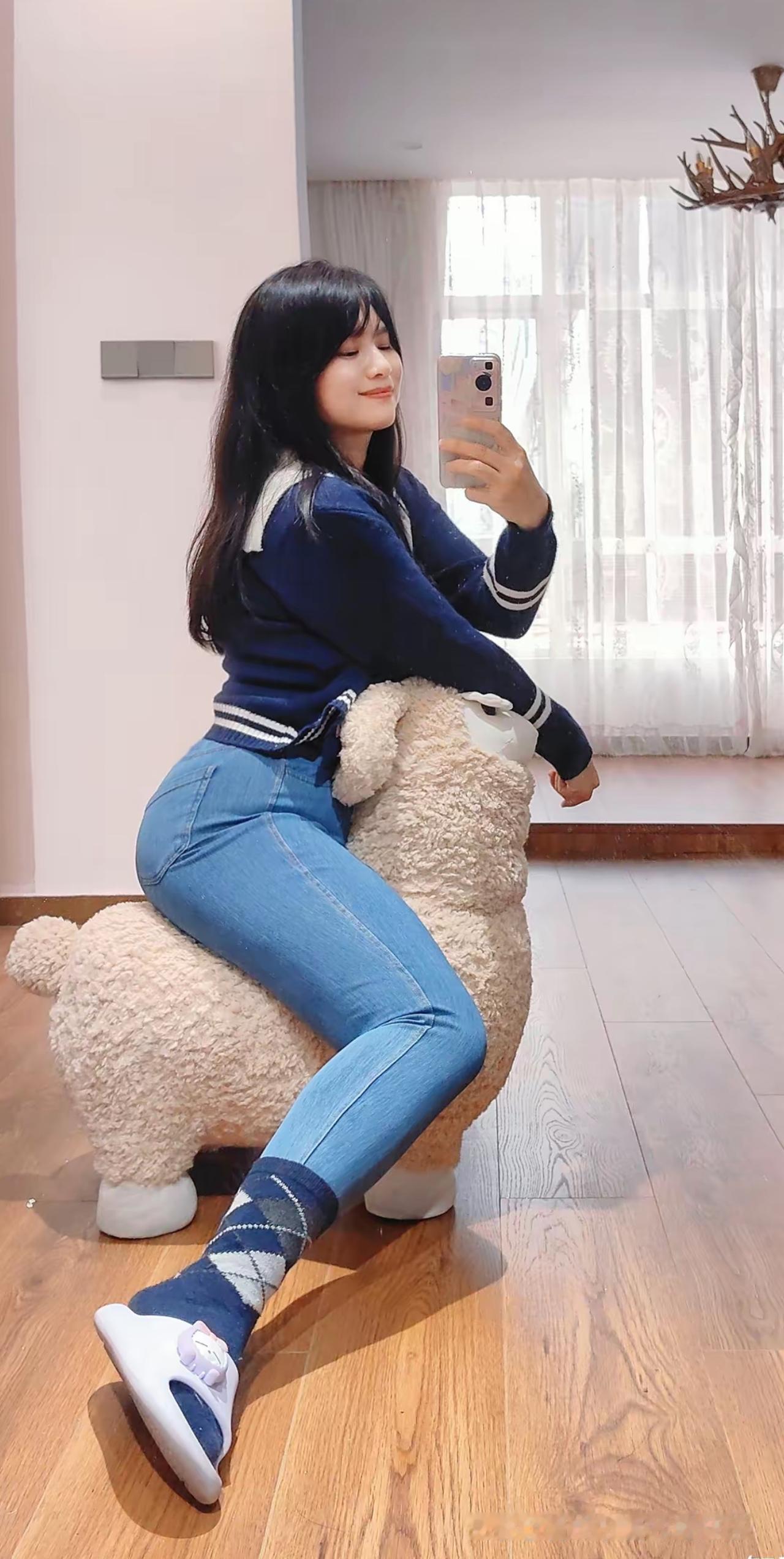 168cm125斤真的很胖吗？？
我觉得自己蛮圆滚滚的耶。但身边人都觉得她不胖，