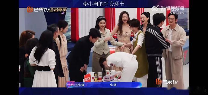 李小冉李小冉回应心愿便利贴是治愈系乘风2026沉醉在李小冉的颜值里无法自拔，心愿