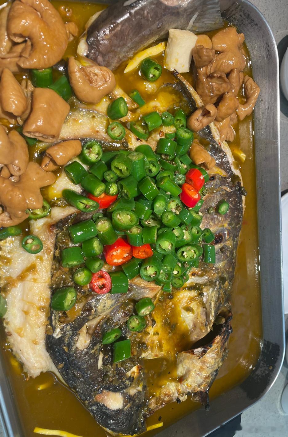 周六和爸爸妈妈一起出去玩儿啦～昨天吃了青花椒烤鱼，发现好好吃呀！去博物馆没走一半