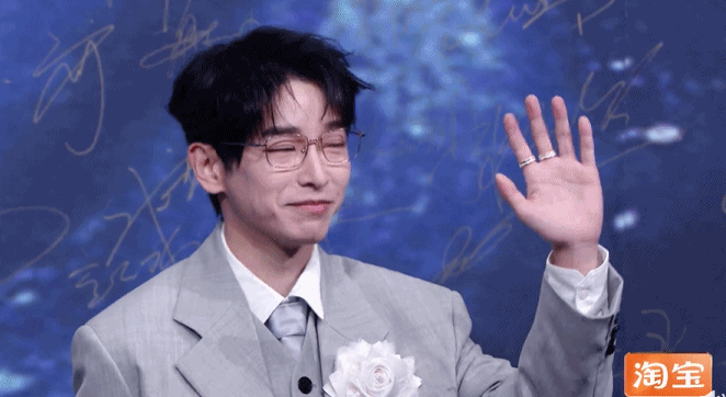 【2025微博之夜 红毯】魏大勋彭昱畅贵公子合体魏大勋彭昱畅西装帅哥 两位贵公子