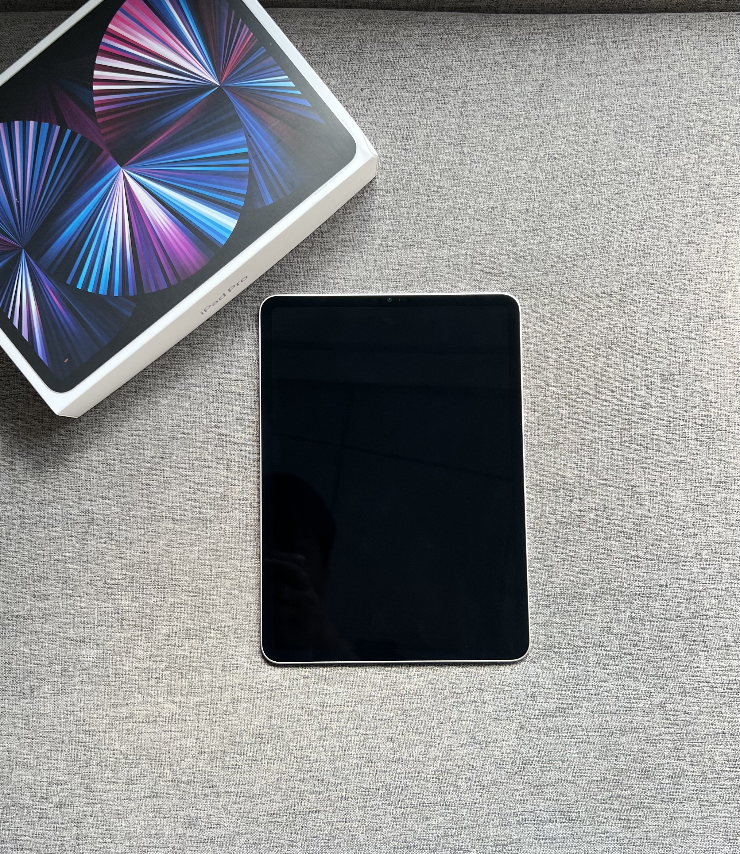 国行iPad Pro 第三代 M1芯片 11寸 WIFI 256G 银色，屏幕完