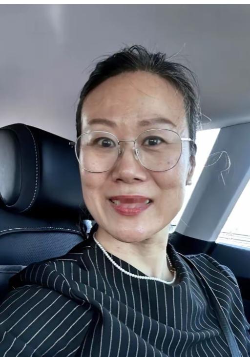 我，71年的，今年54。上周，我给那个抽了一辈子烟、顿顿离不开大肉的老头儿，亲手