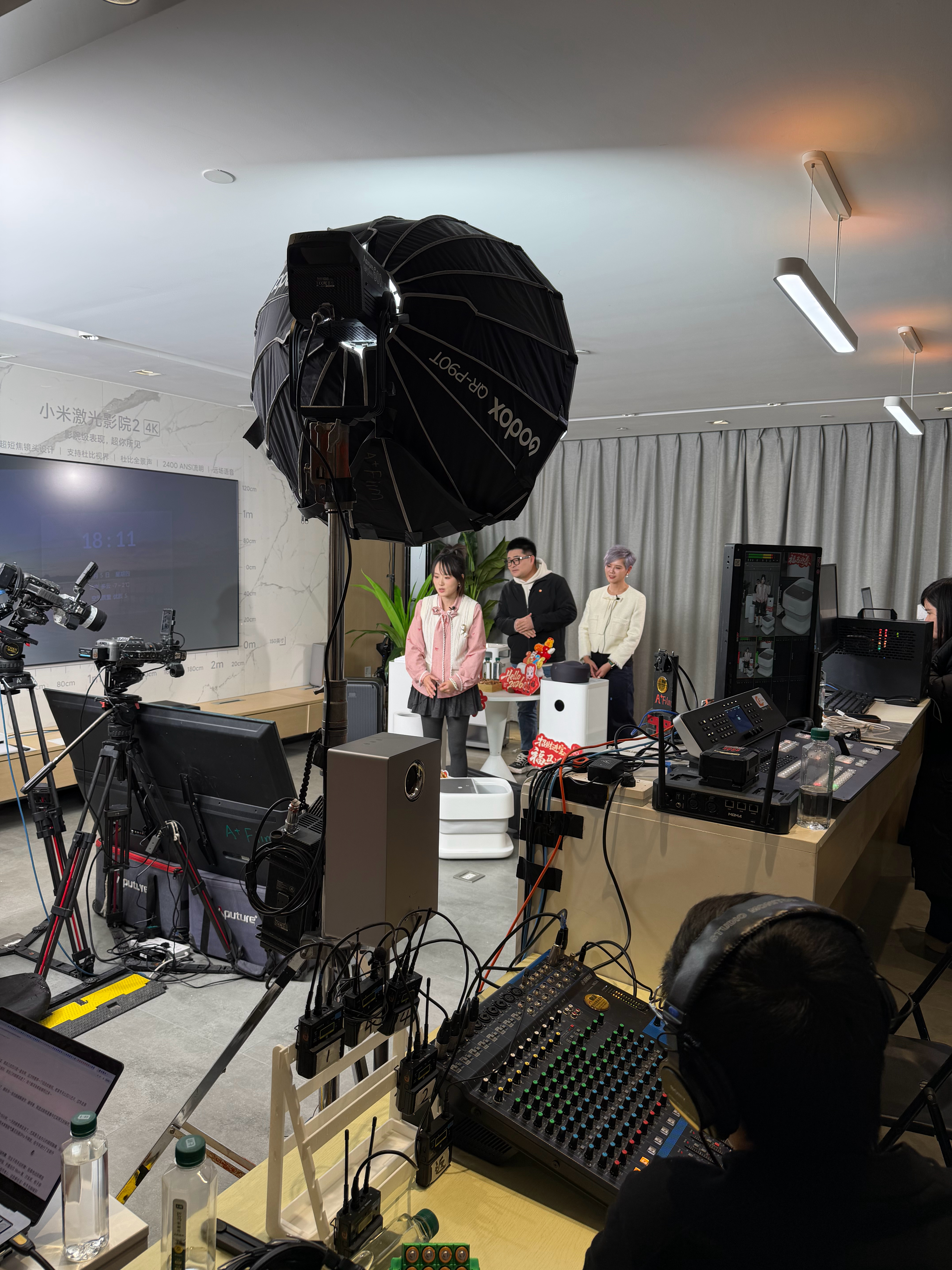 卷姐彩排中(小助理帮忙发博) 米家付卷卷爱粟 北京·小米科技园