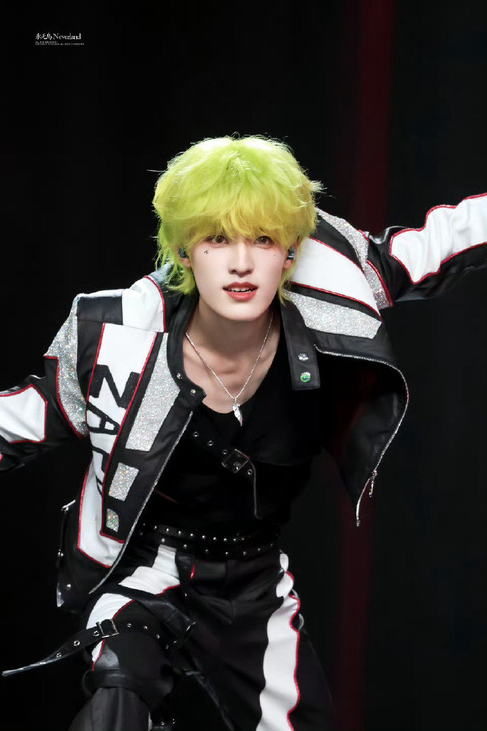 张泽禹场周第一个售罄王者归来！张泽禹演唱会场周首个售罄，断层领先，超强号召力与购