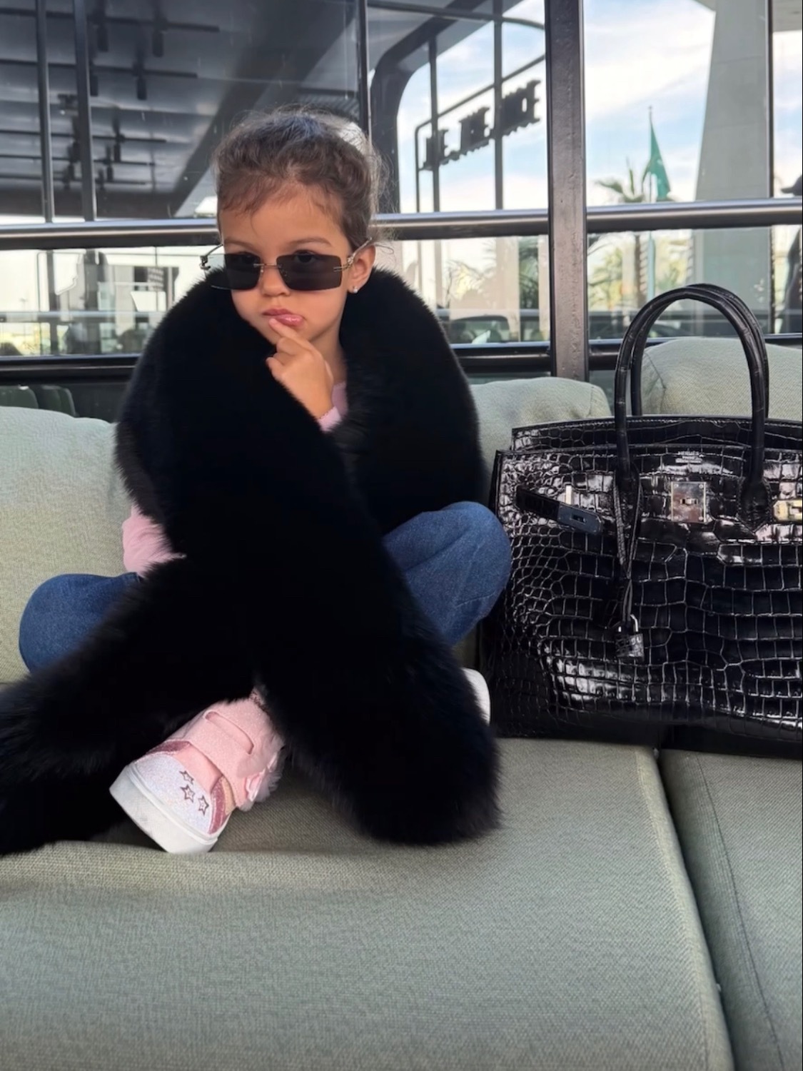 贝拉宝贝摇身一变～成了罗家大姐大🥹 