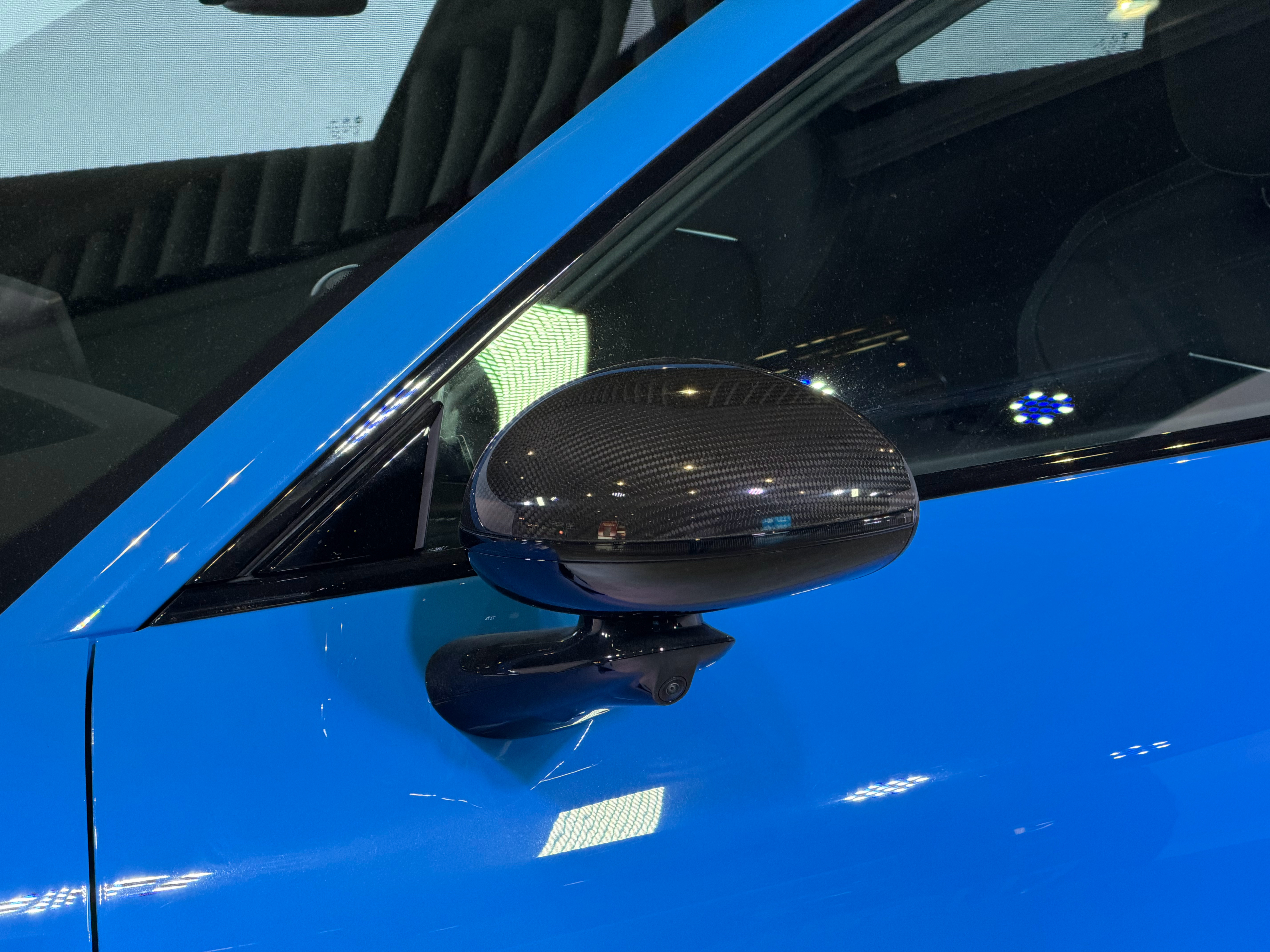 首都机场安检后放了一台新小米SU7，还是Max版本，有钱真好