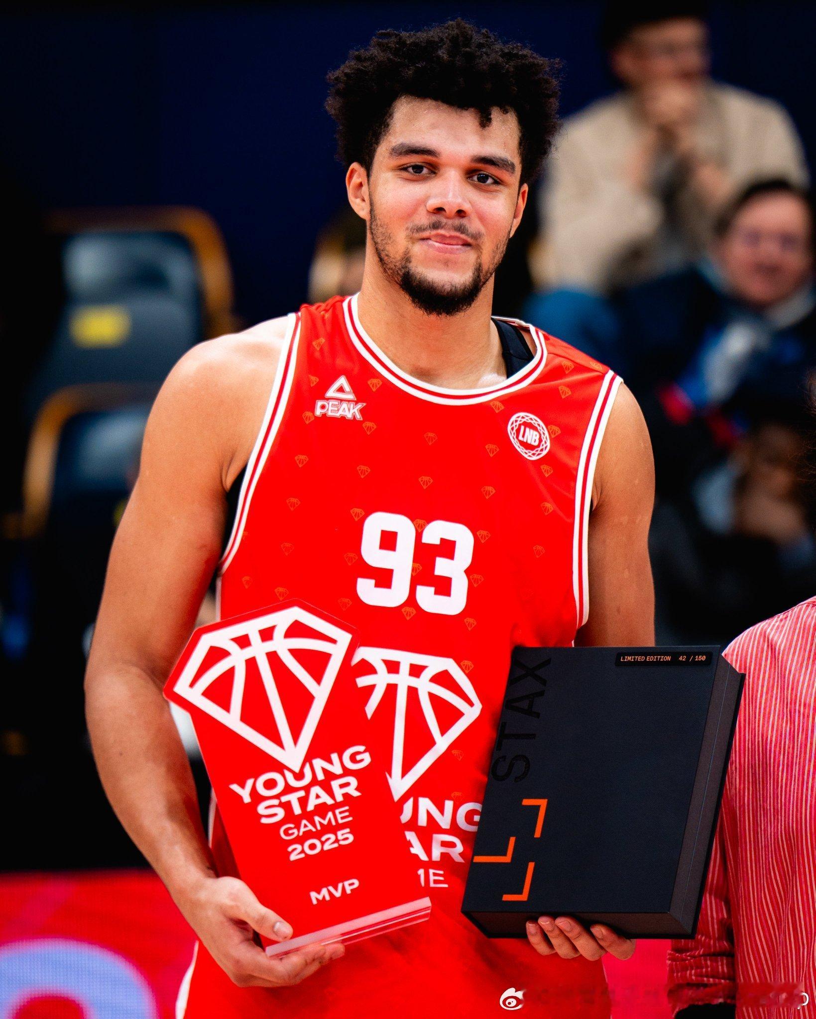 法甲联赛打造的首届新星赛落幕，Noah Penda18分6板7助3断当选MVP，