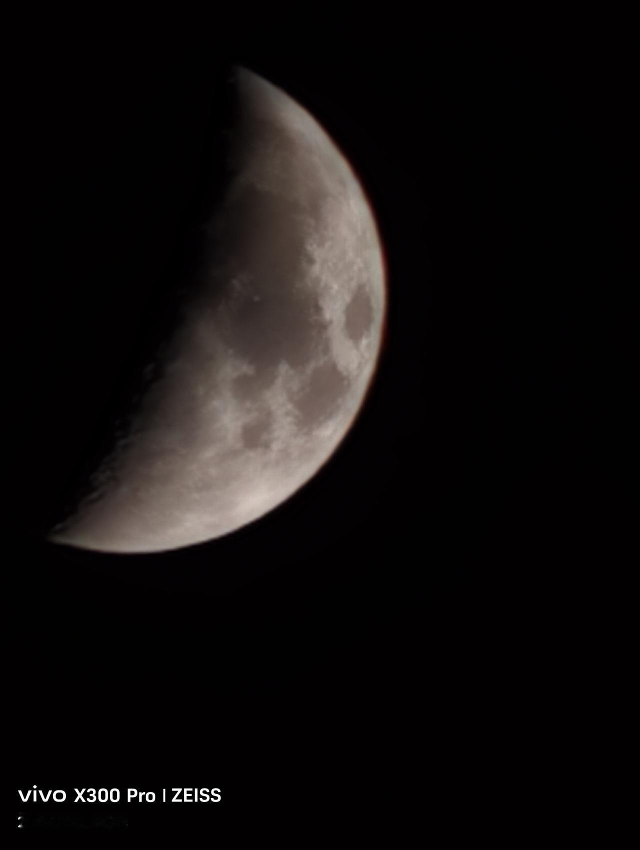 现在窗外的月亮真好看。
月亮风景 月亮照窗台 窗外面风景 美景在窗外 窗外的夜景