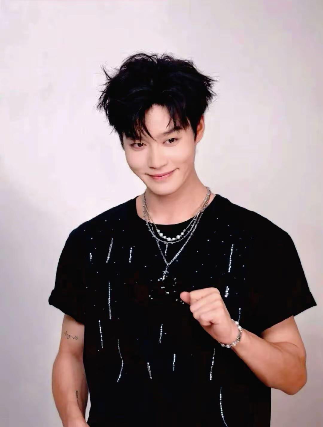 @柯淳 哇哦，弼燃我的大明星～柯淳 微光里的小情歌 我的宝藏男孩 创作者中心