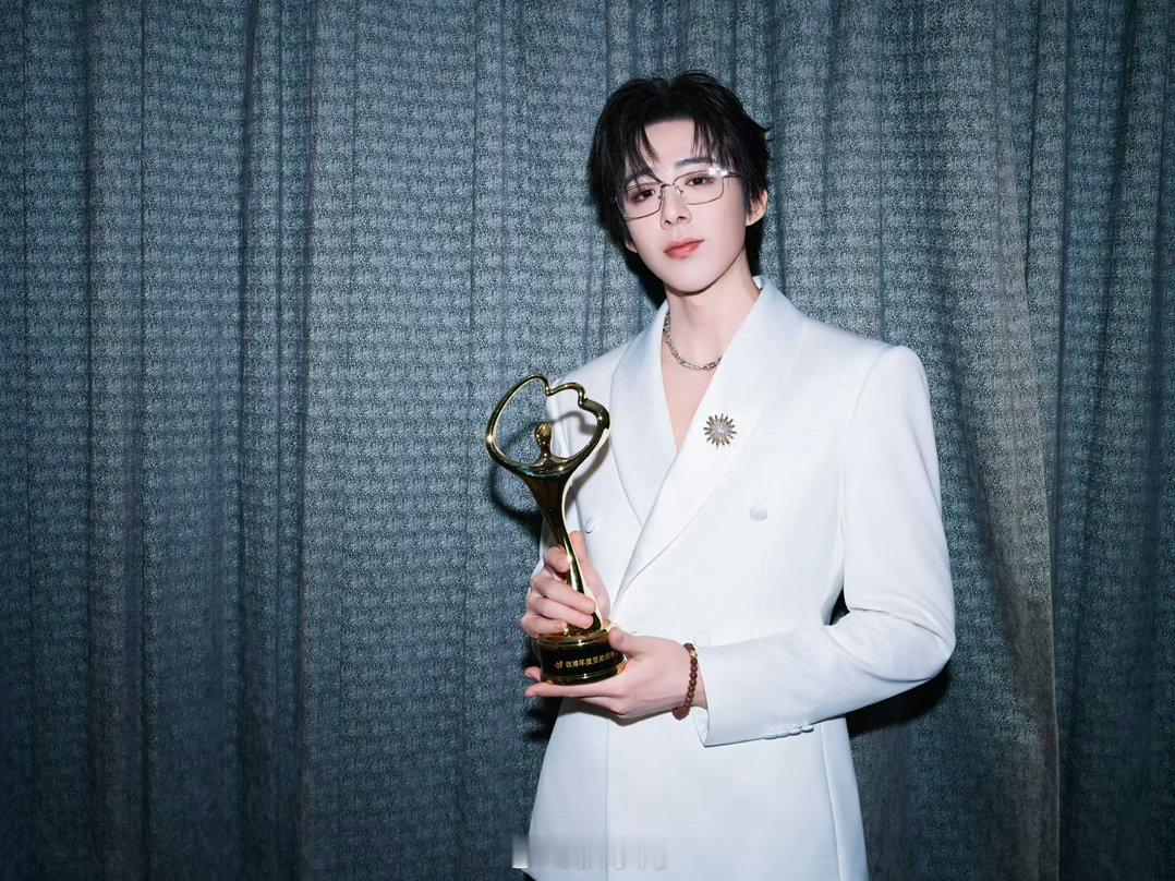 刘宇宁铁证挑战反派角色刘宇宁铁证人设 哇了个噻了啊，刘宇宁这是要贴脸开大的节奏啊