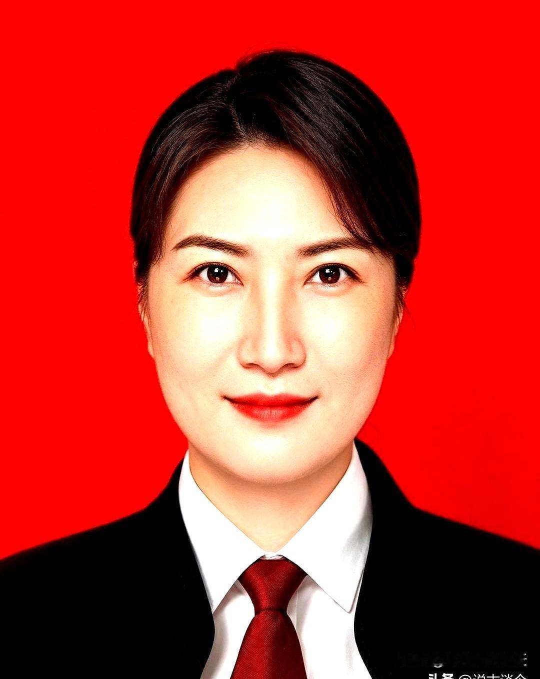23岁，刚从沈阳炮兵学院法律系毕业，正盘算着怎么在法律这行扎根呢，结果一场车祸，