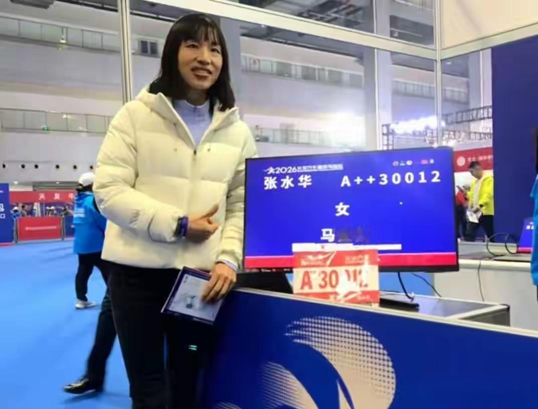 张水华“职业首战”，竟然选择我大重庆马拉松[大金牙]“断离舍”后，人设马上“修复