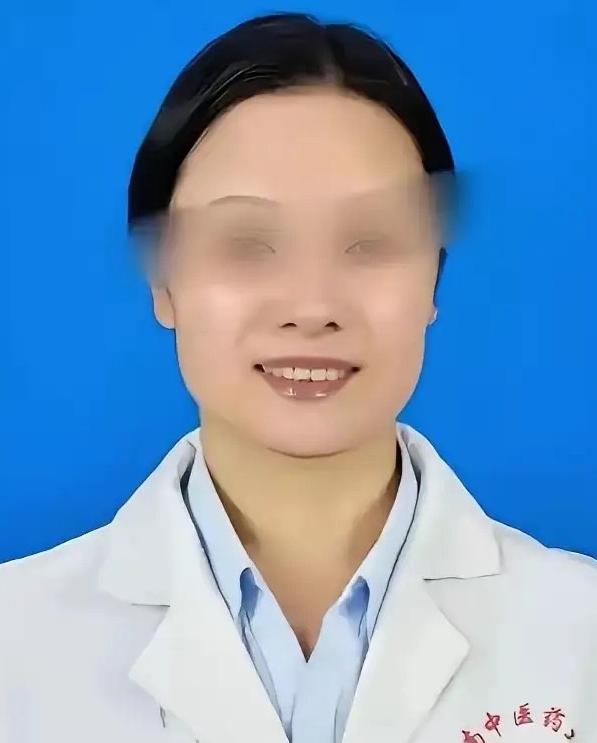 如果不是被科室下属举报，可能她就要安全着陆了。湖南长沙，主任豪转800万给女儿，