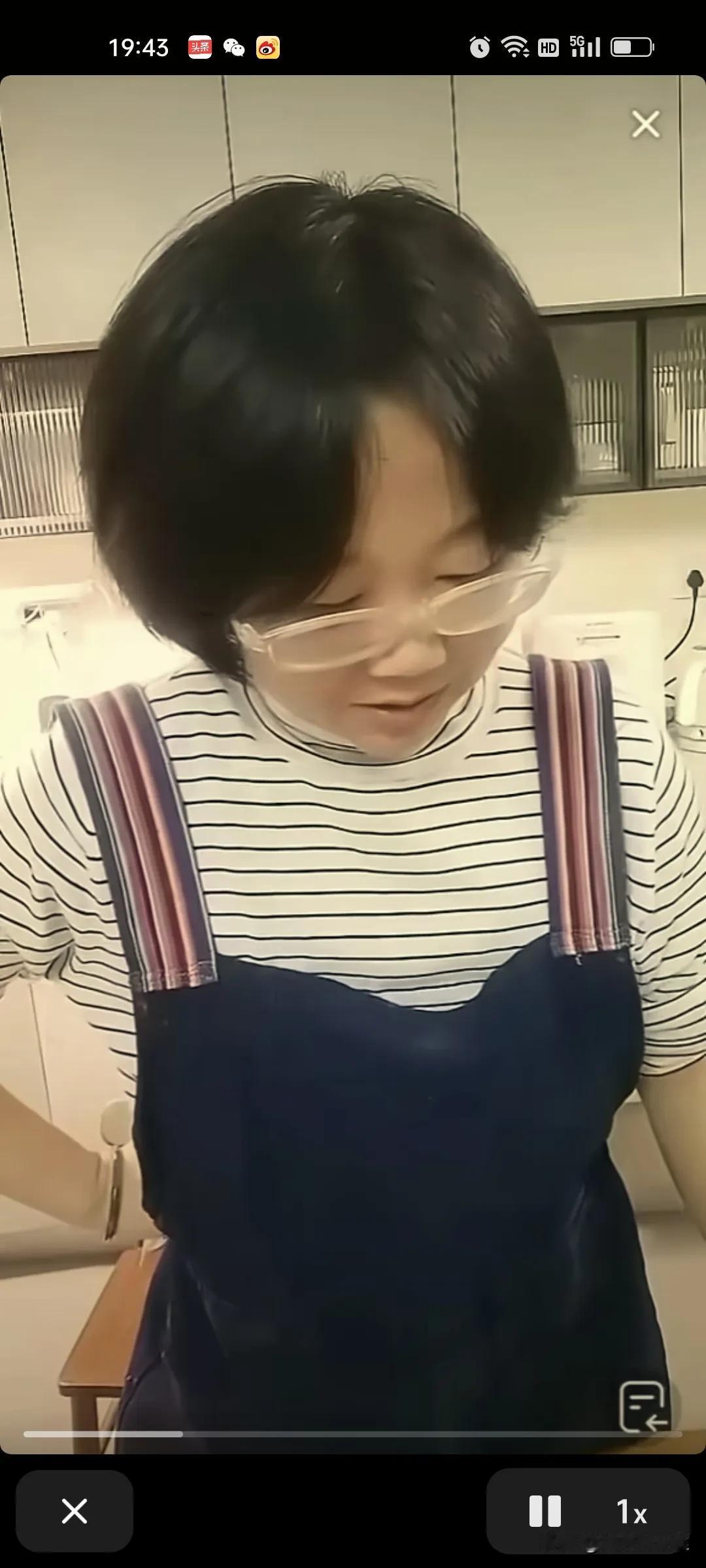 李娟老师竟然说她盼星星盼月亮，就希望自己年龄能够大一点，这样就没有人会催她结婚生