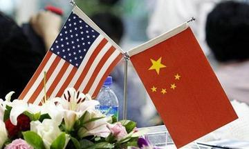 美国这次为何突然低头？说白了，是美国先撑不住了，只能向中国低头认错。

关税加上