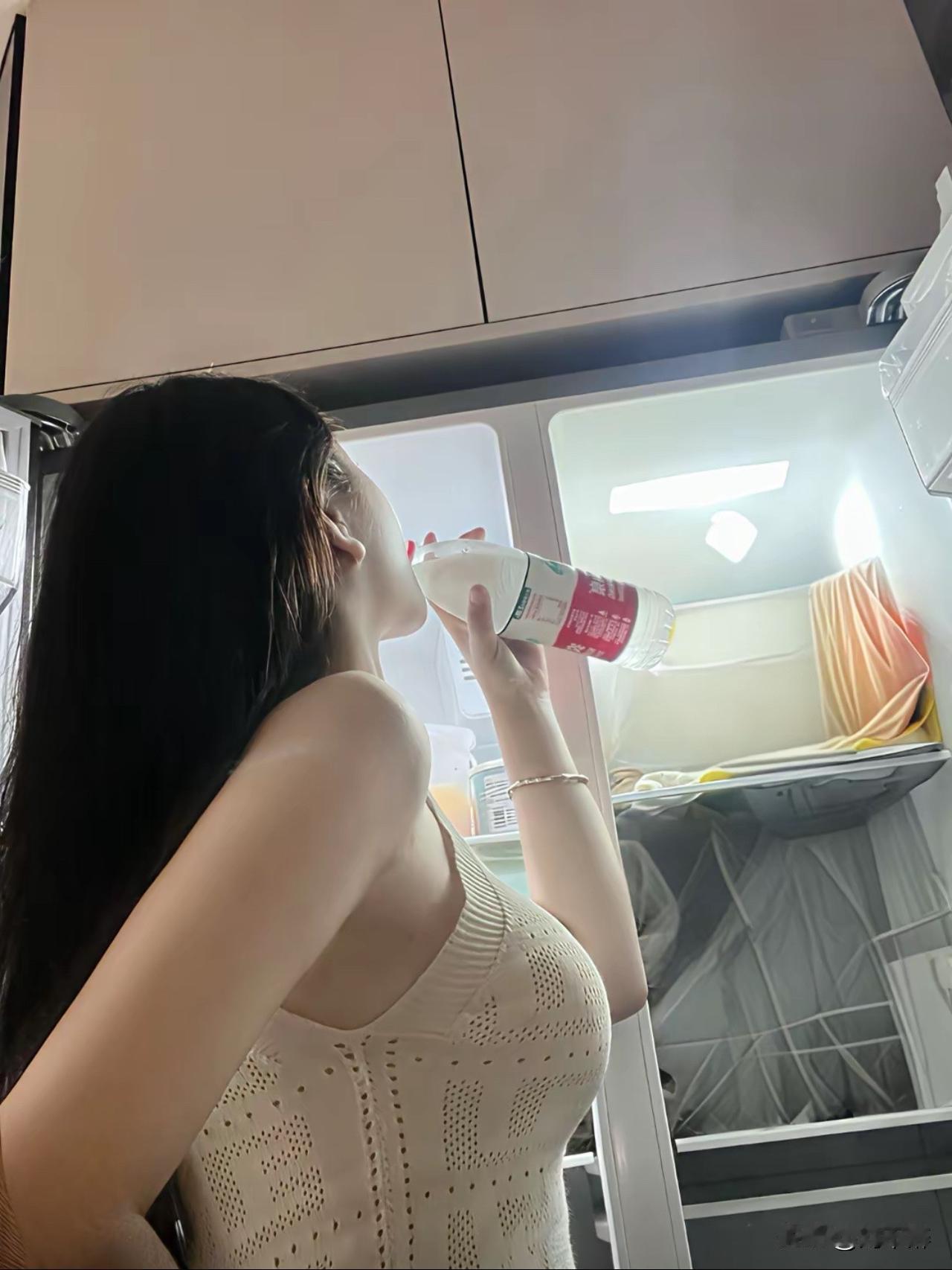 光明正大写头条，难道不好吗？
偏偏有人偷偷摸摸地写，
生怕别人知晓。
有些女性朋