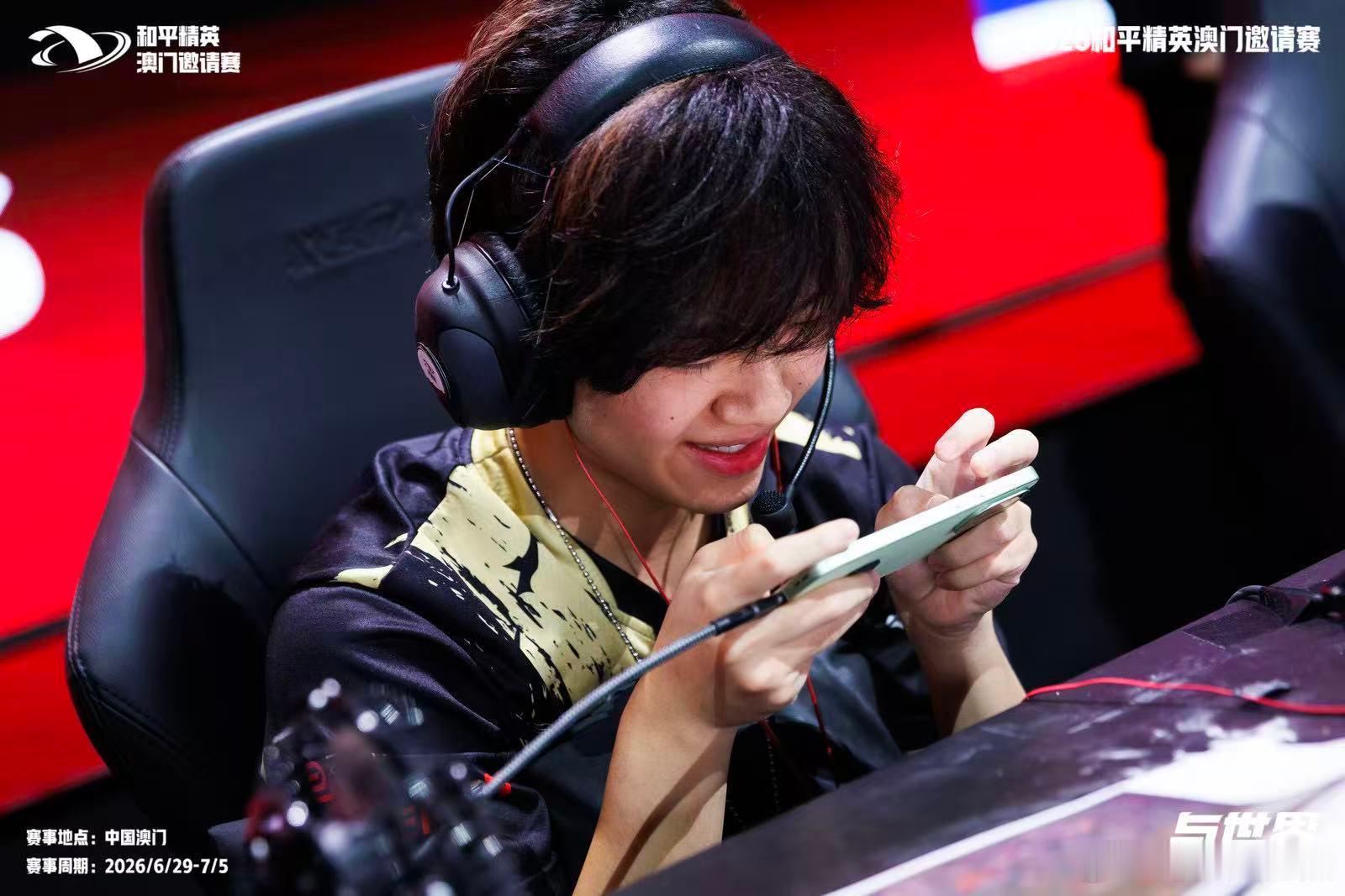 青稚澳邀单局MVP 澳邀赛场高光时刻，青稚手感火热，满编推进拿下单局MVP。高点