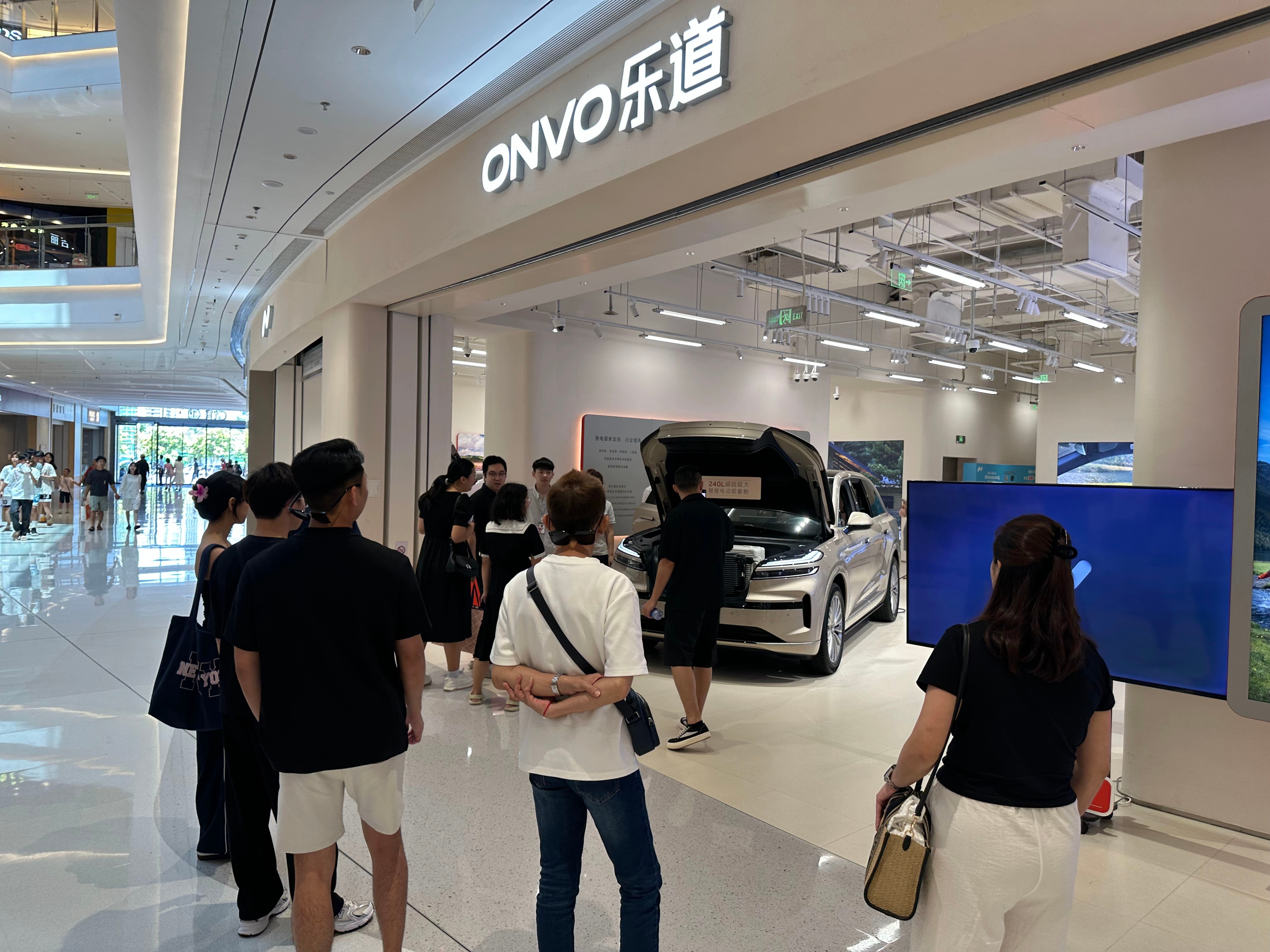 乐道L90在预售第三个周末、动态试驾首启的节点，全国门店仍保持高人气，这本身就说