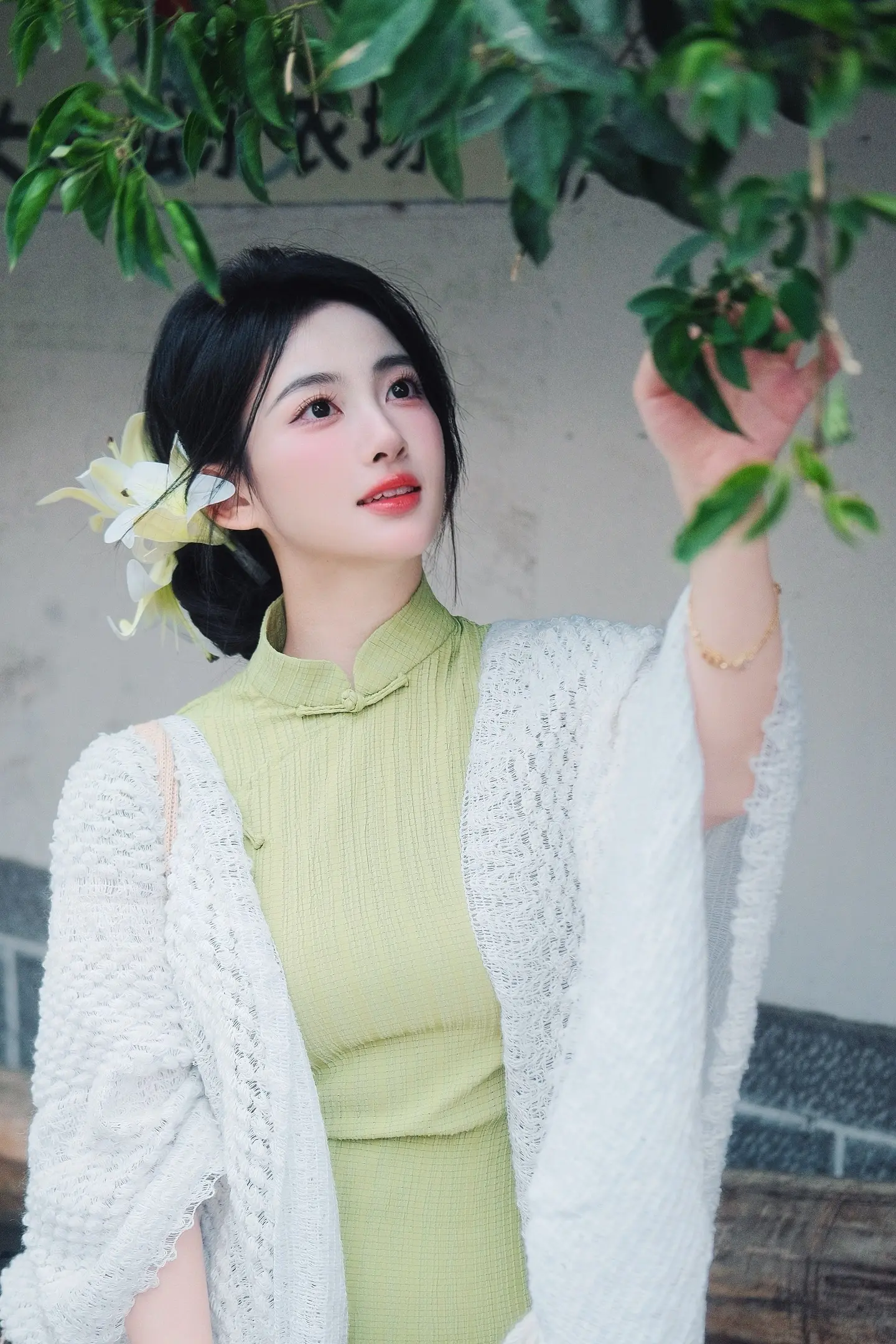 明明渴求温柔偏偏覆水难收。