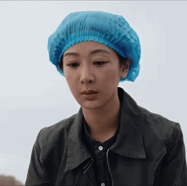 同样是饰演女警察，迪丽热巴掉提白玉兰。 