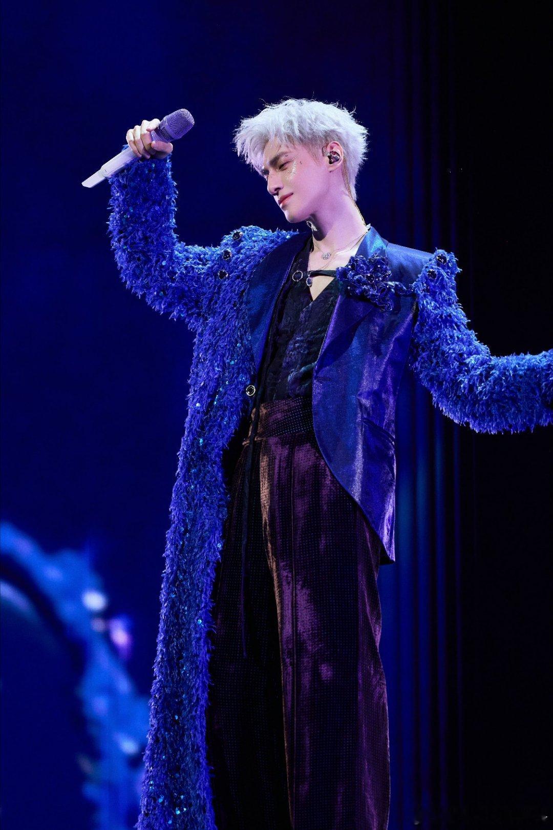 罗云熙传递正能量 罗云熙熙界无限剧场巡回演唱会罗云熙广州演唱会 熙音远行，逐城绽