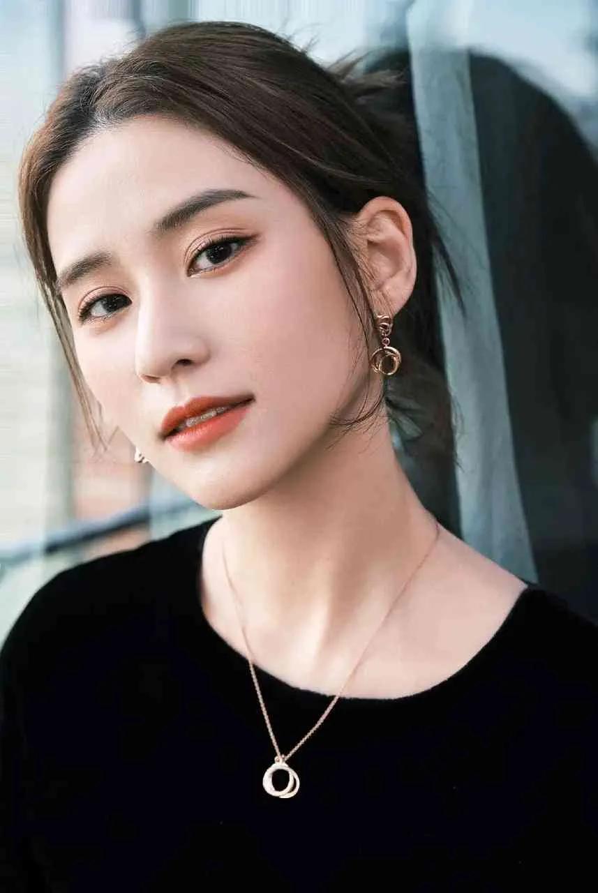 何超莲后悔了，以为窦骁是高攀现在人家靠《主角》翻身后她最尴尬
2023年巴厘岛那